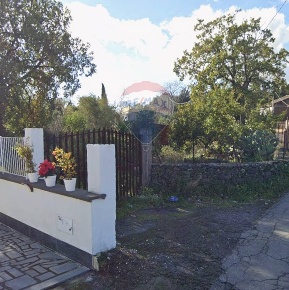 Foto Terreno residenziale in Via Sciare Pennisi, Acireale di 700 m²