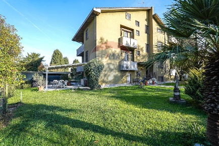 Foto Appartamento in via de gasperi, Gessate Centro di 245 m² con 4 locali