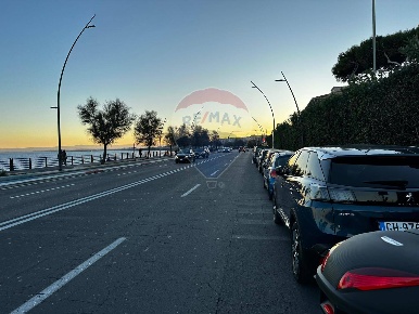 Foto Attività commerciale in viale ruggero lauria, Catania Rotolo di 85 m²