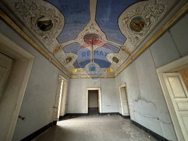 Foto Appartamento in Via Strano, Paternò di 300 m² con 4 locali in vendita