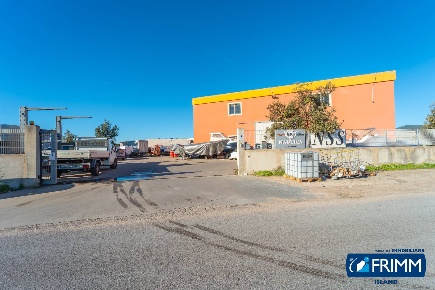 Foto Capannone industriale in Via Israele, Olbia Pittulongu di 486 m²