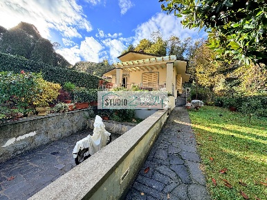 Foto Villa unifamiliare in Via Capriglia, Pietrasanta di 180 m² in vendita