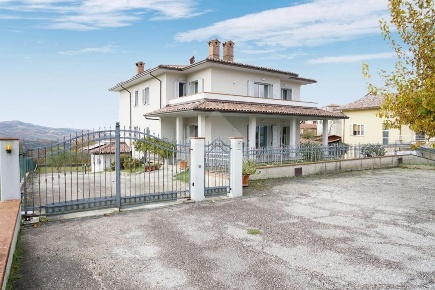 Foto Appartamento in Pieve di Compresseto, Gualdo Tadino di 125 m²