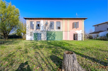 Foto Rustico a San Giovanni in Persiceto di 225 m² con 5 locali in vendita