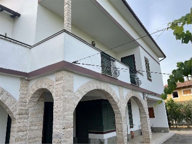 Foto Villa a schiera in Via Dei Prati Fioriti 13, Magione Centro di 295 m²