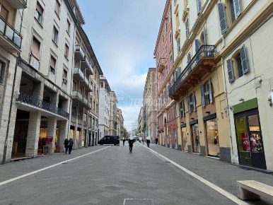 Foto Appartamento a Ancona di 140 m² con 4 locali in vendita