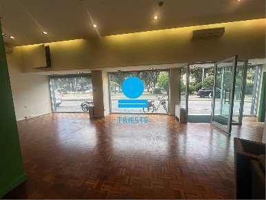 Foto Negozio a Pesaro di 132 m² con 3 locali in vendita