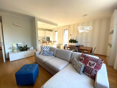 Foto Appartamento a Massa Marina di Massa Centro di 107 m² con 4 locali