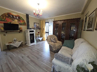 Foto Villa bifamiliare a Porcari Magazzino di 178 m² con 3 locali