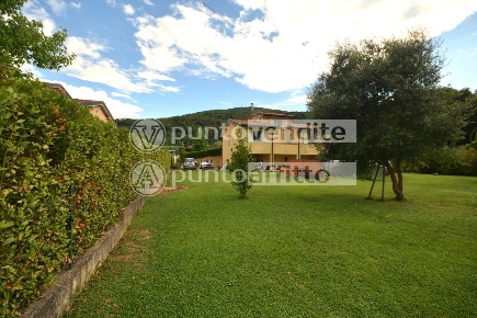 Foto Villa unifamiliare a Capannori Verciano - Guamo di 230 m² con 5 locali