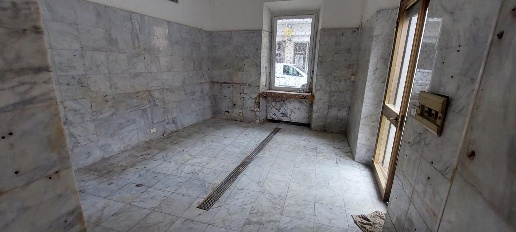 Foto Negozio a Carrara Centro di 30 m² con 2 locali in vendita