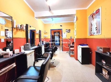 Foto Locale commerciale a Lucca Tempagnano - Picciorana di 40 m² in vendita