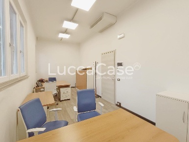 Foto Ufficio a Lucca San Concordio di 300 m² con 13 locali in vendita