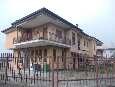 Foto Appartamento a Truccazzano Centro di 135 m² con 5 locali in vendita