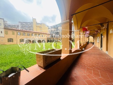 Foto Locale commerciale a Pisa Sant'Antonio di 50 m² con 2 locali