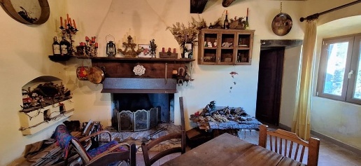 Foto Casa indipendente a Fabbriche di Vergemoli di 200 m² con 9 locali