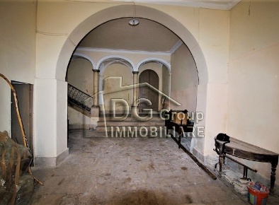 Foto Casa indipendente a Alcamo Centro di 470 m² con 8 locali in vendita