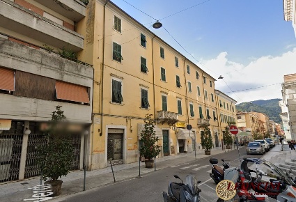 Foto Appartamento in Via Verdi, Carrara Centro di 97 m² con 3 locali