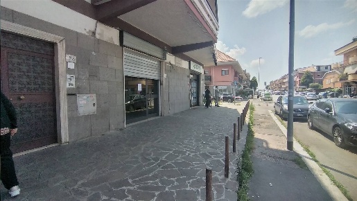 Foto Negozio in VIA GASPERINA  186, Roma Anagnina di 37 m² con 1 locali