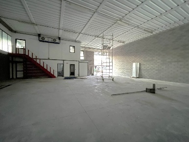 Foto Laboratorio a Poggibonsi di 295 m² con 2 locali in affitto