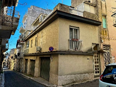 Foto Casa indipendente in Vico Pace 25, Ragusa Centro di 138 m² in vendita