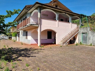 Foto Casa indipendente a Fivizzano di 120 m² con 5 locali in vendita