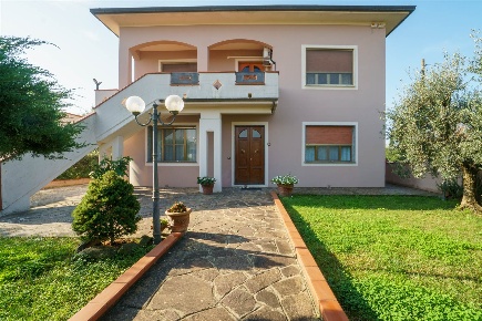 Foto Appartamento a Larciano San Rocco di 128 m² con 6 locali in vendita