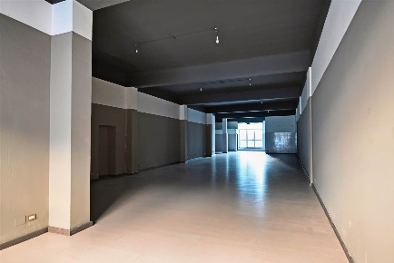 Foto Negozio in Via Conversano 75, Castellana Grotte Castellana di 242 m²
