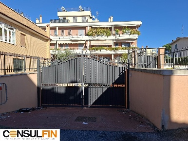 Foto Garage in VIA BUTTERA 21, Roma Borghesiana di 465 m² con 3 locali