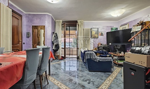Foto Appartamento a Fano di 114 m² con 6 locali in vendita