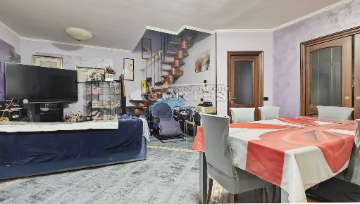 Foto Appartamento a Fano di 140 m² con 6 locali in vendita