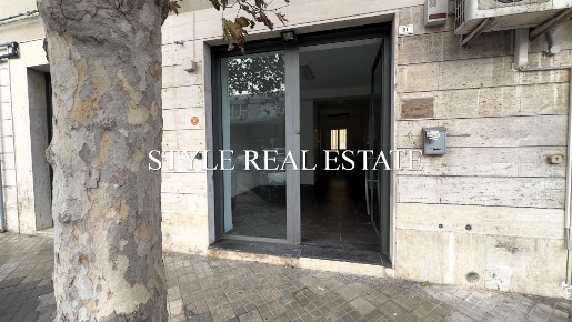 Foto Negozio in Viale Montedoro 51, Siracusa di 44 m² in affitto