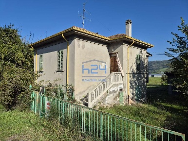 Foto Casa indipendente a Mercato Saraceno di 170 m² con 7 locali in vendita