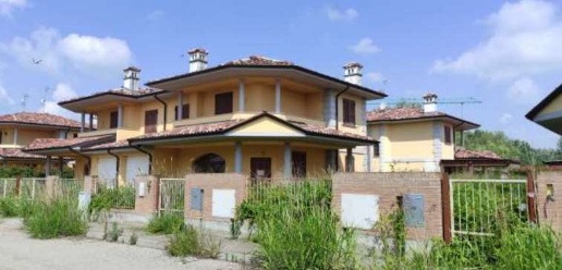 Foto Appartamento in Via Cassarà, Roncaro di 152 m² con 7 locali all'asta