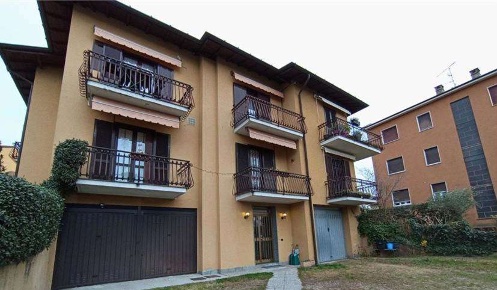 Foto Appartamento in Via I Maggio 10, Grandate Centro di 101 m² all'asta