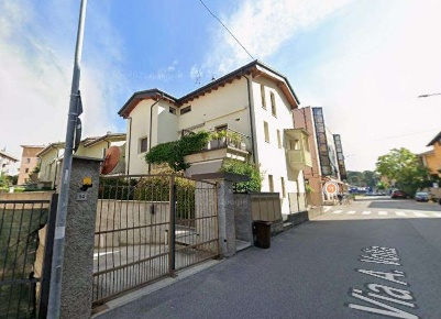Foto Appartamento in Via A. Volta  12, Carnate di 119 m² con 5 locali