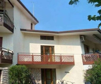 Foto Appartamento in Via Catullo, Manerba del Garda di 43 m² con 2 locali