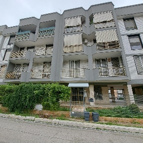 Foto Appartamento in Via Don Carlo Gnocchi, Bari di 125 m² con 5 locali