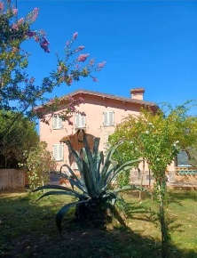 Foto Villa unifamiliare a Camaiore Lido di Camaiore di 150 m² con 6 locali