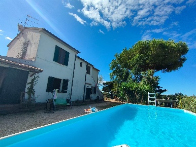 Foto Appartamento a Piombino di 240 m² con 8 locali in vendita