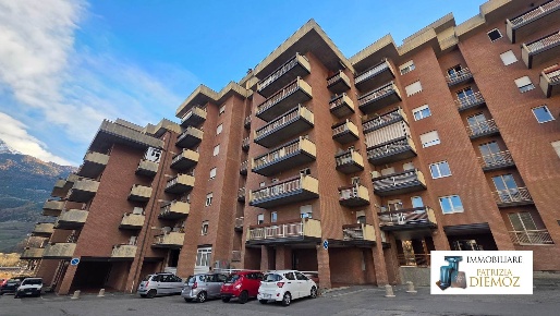 Foto Appartamento in via Montmayeur, Aosta Centro di 96 m² con 4 locali