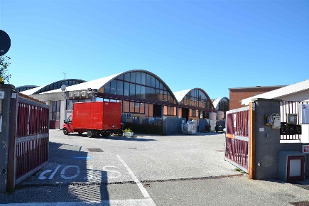 Foto Locale commerciale a Livorno Picchianti di 500 m² con 7 locali