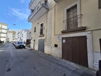 Foto Magazzino in Via Labriola 8, Noci Centro di 70 m² con 1 locali
