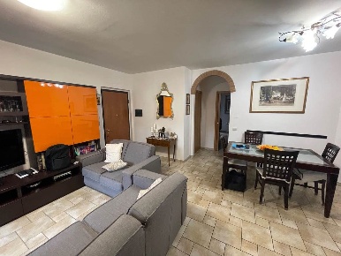 Foto Appartamento a Sovicille Centro di 85 m² con 4 locali in vendita