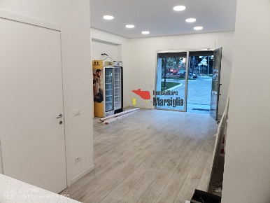 Foto Locale commerciale in Corso Matuzia 18, Sanremo Corso degli Inglesi