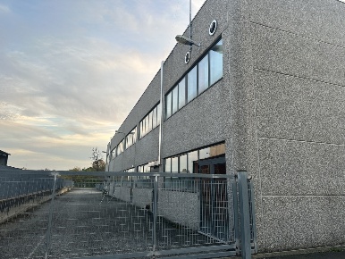 Foto Capannone industriale in Via Resiga, Borgomanero Centro di 2370 m²