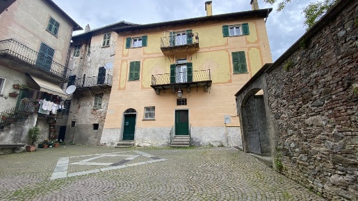 Foto Locale commerciale in piazza Teatro 1, Sassello Centro di 57 m²