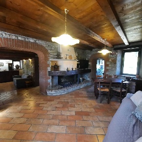 Foto Villa bifamiliare a Coli di 196 m² con 8 locali in vendita