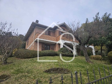 Foto Casa indipendente a Marzabotto Allocco di 230 m² con 9 locali