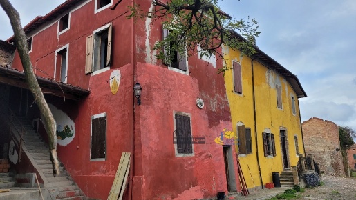 Foto Appartamento in Strada Casatico 38, Langhirano Strognano di 240 m²